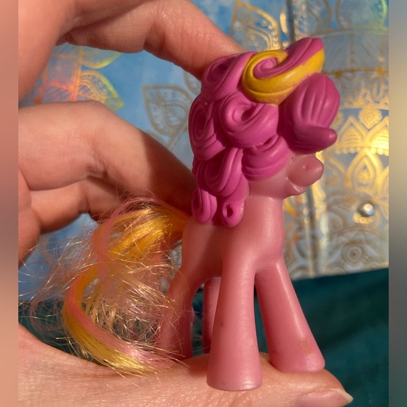SOLD in Bundle / B1G2 - MLP Pinkie Pie Plastic Horse - Buy 1, Get 2 FREE - Picture 5 of 7